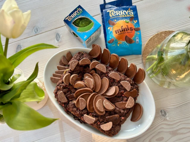 The most Terry-fic topping of Terry’s we ever did see 😍

📸 Rebecca from Bristol

“As you bake, your kitchen fills with an amazing smell! For the pièce de résistance, adorn your cake with a generous sprinkle of vibrant orange and refreshing mint Terry's chocolate segments, I loved it, my children love it and it tastes of all my favourite flavours, chocolate, orange, and mint.”

We love it too Rebecca! 🧡